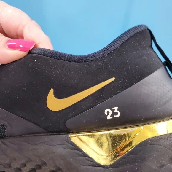 Nike black and gold Odyssey 11 flawed - Picture 12 of 16
